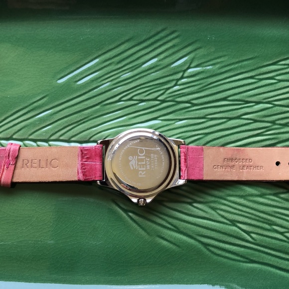 Relic Wet - date watch with leather strap - Picture 5 of 7